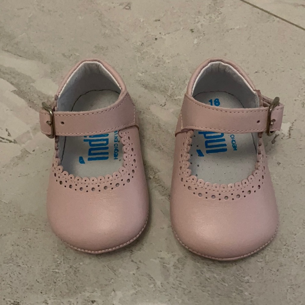 Baby pink baby leather shoe